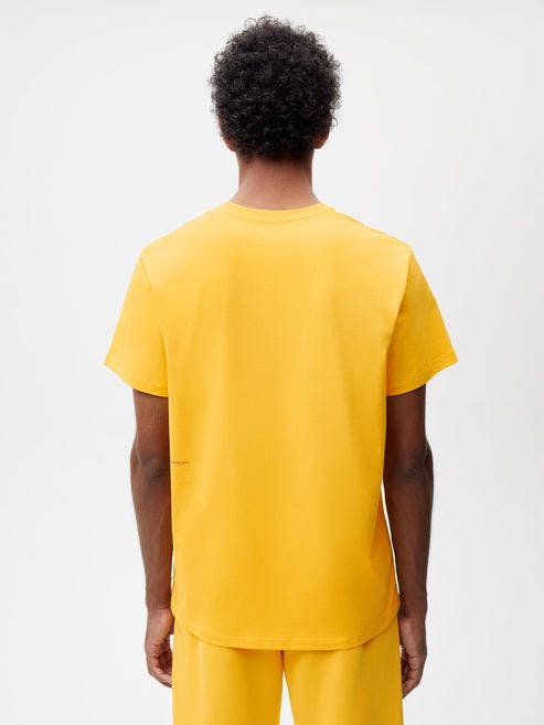 https://cdn.shopify.com/s/files/1/0035/1309/0115/products/365-Organic-Cotton-Tshirt-Gingko-Yellow-Male-2.jpg?v=1664182506&width=493