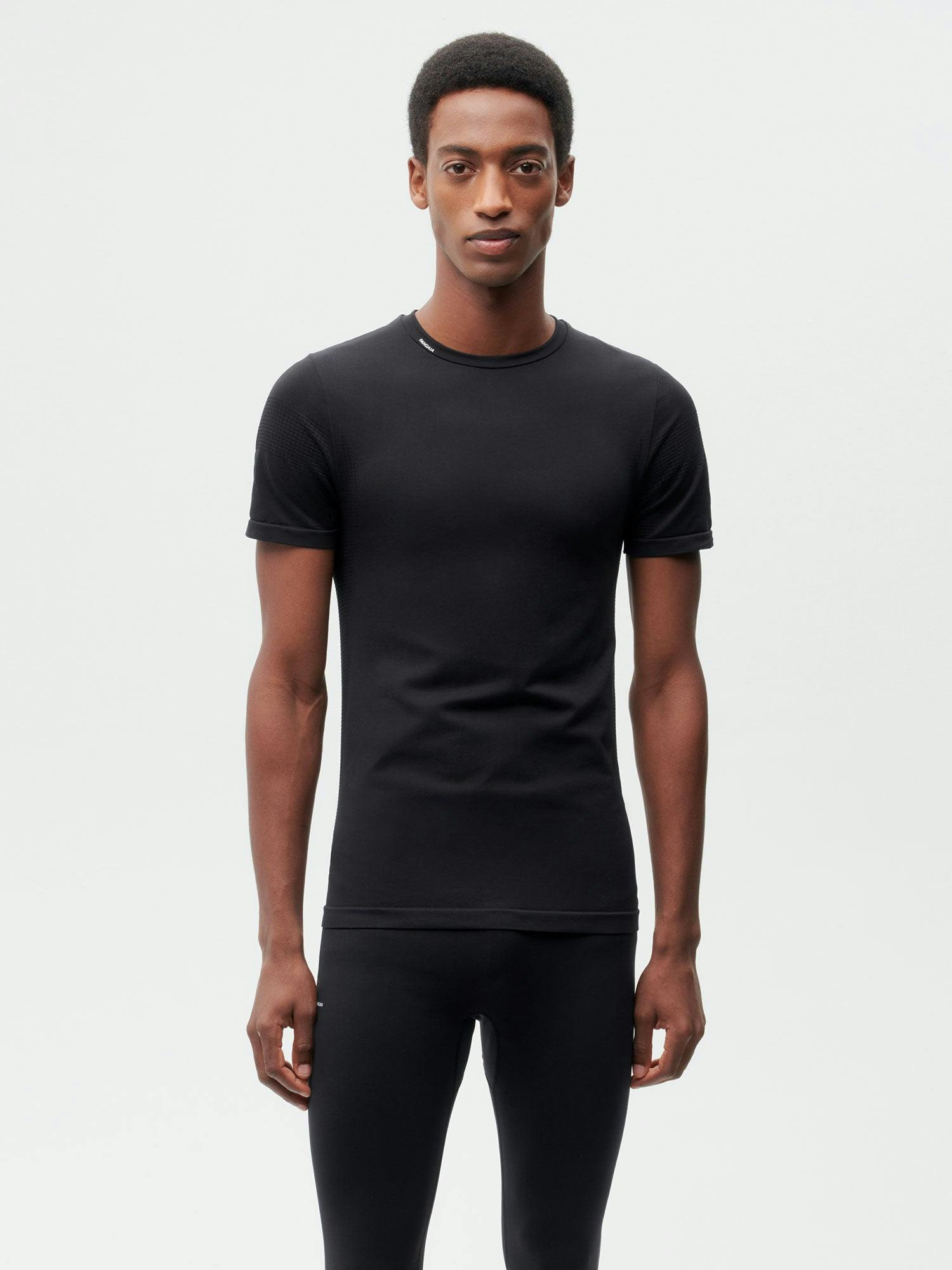 https://cdn.shopify.com/s/files/1/0035/1309/0115/products/Activewear-Mens-Fitted-T-Shirt-Black-Male-1.jpg?v=1662476186
