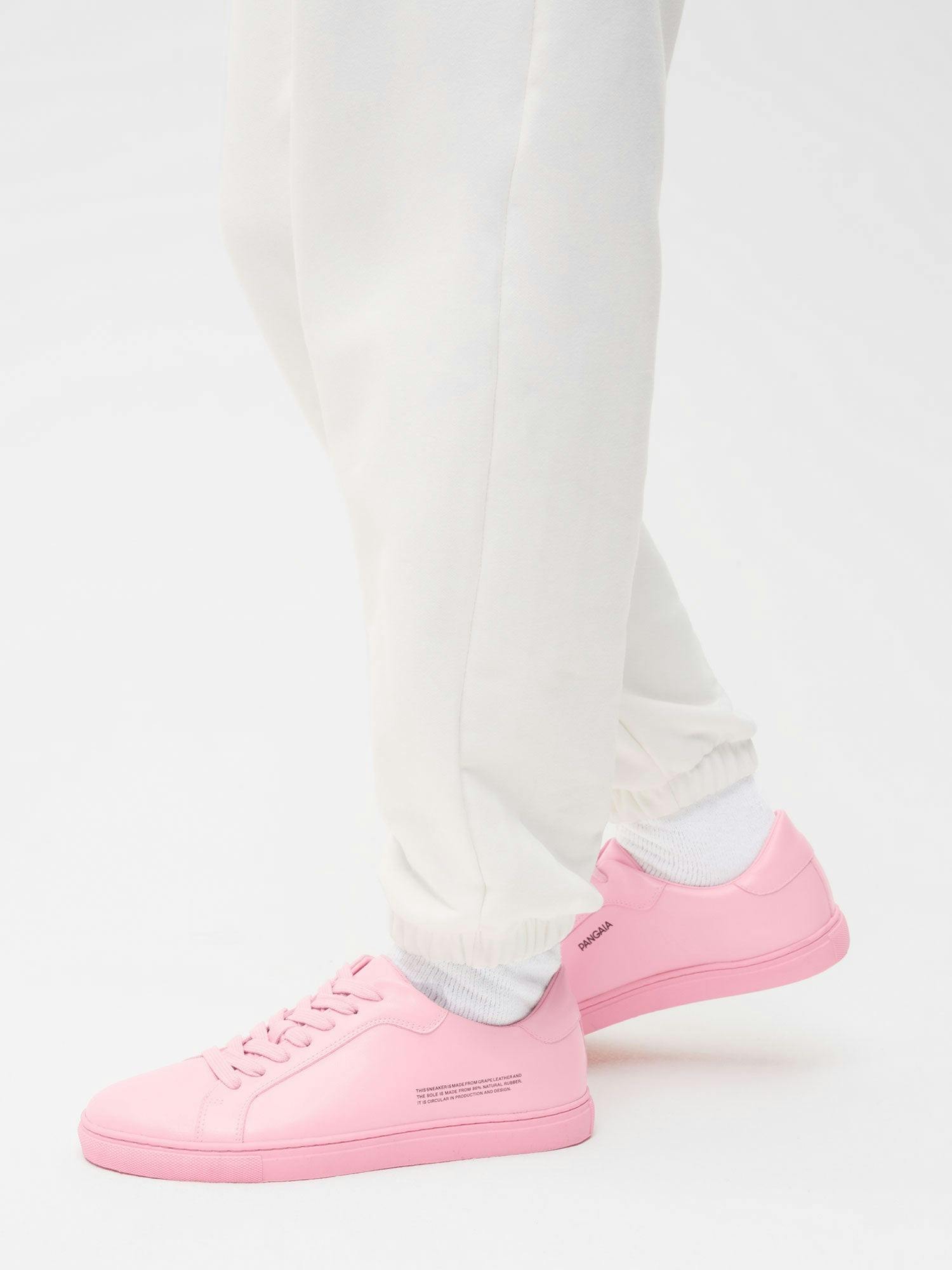 https://cdn.shopify.com/s/files/1/0035/1309/0115/products/Grape-Leather-Sneakers-Sakura-Pink-Female-1.jpg?v=1686668992