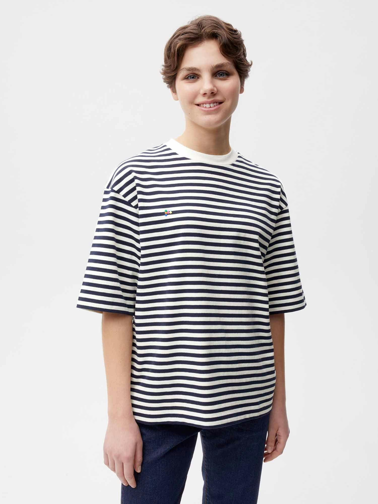https://cdn.shopify.com/s/files/1/0035/1309/0115/products/Recycled-Cotton-Stripe-Boxy-T-Shirt-Navy-Blue-Female-1.jpg?v=1662476384
