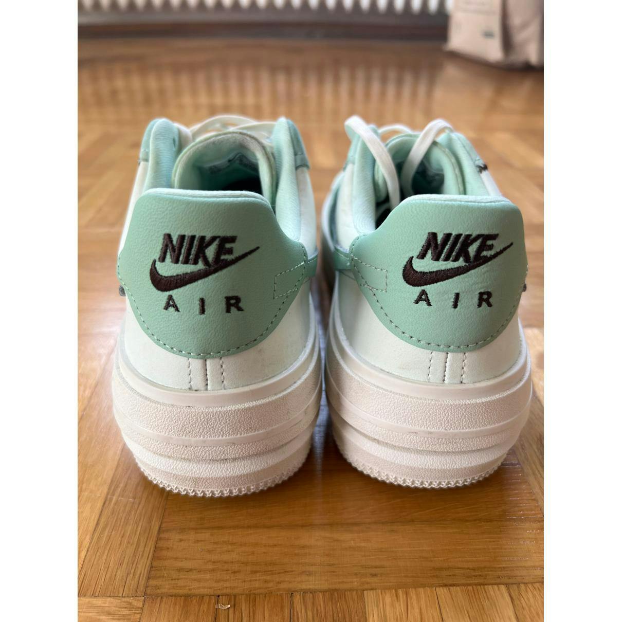 https://images.vestiairecollective.com/cdn-cgi/image/q=75,f=auto,/produit/green-leather-air-force-1-nike-trainers-34609810-2_3.jpg?secret=VC-e9eee96a-a819-4431-ad12-d066be2626ef