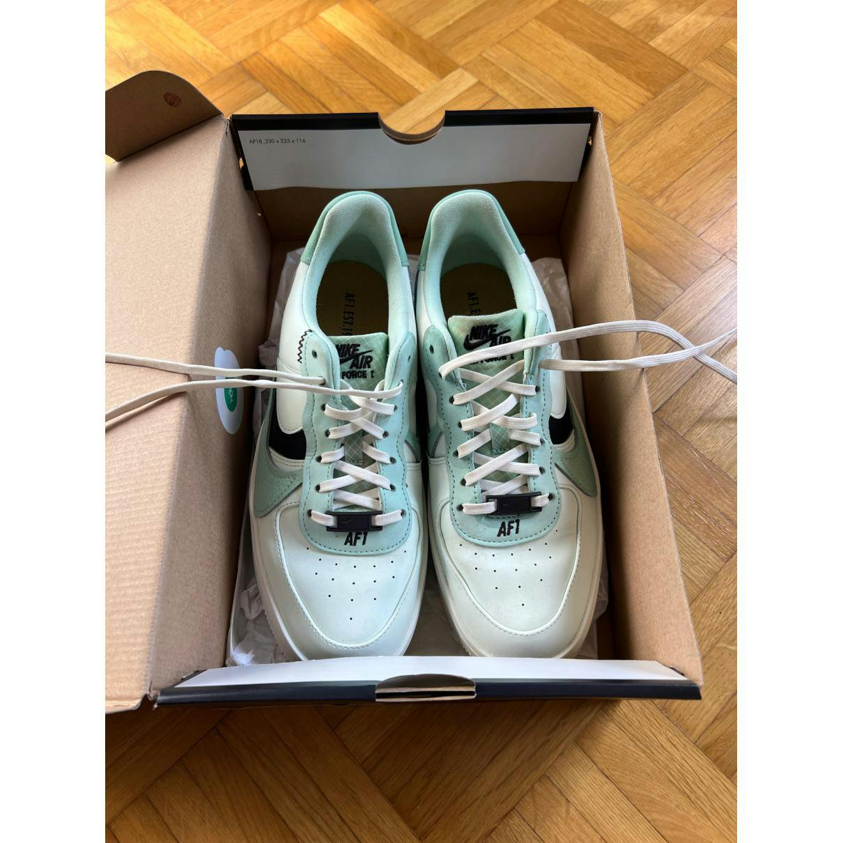 https://images.vestiairecollective.com/cdn-cgi/image/q=75,f=auto,/produit/green-leather-air-force-1-nike-trainers-34609810-4_3.jpg?secret=VC-e9eee96a-a819-4431-ad12-d066be2626ef