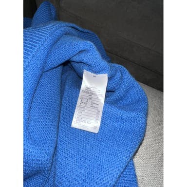 https://images.vestiairecollective.com/cdn-cgi/image/w=384,q=80,f=auto,/produit/blue-cashmere-lacoste-knitwear-sweatshirt-31173254-7_2.jpg?secret=VC-e9eee96a-a819-4431-ad12-d066be2626ef
