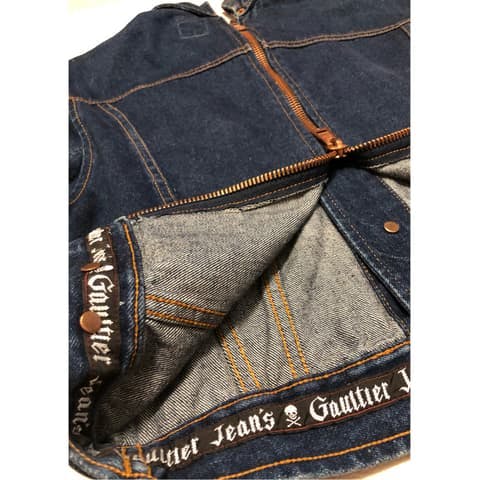 https://images.vestiairecollective.com/cdn-cgi/image/w=480,q=75,f=auto,/produit/navy-denim-jeans-jean-paul-gaultier-jacket-17593059-7_3.jpg?secret=VC-e9eee96a-a819-4431-ad12-d066be2626ef