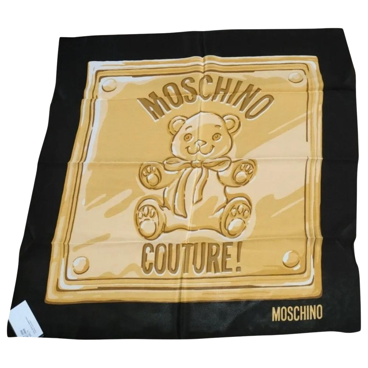 https://storage.googleapis.com/download/storage/v1/b/whering.appspot.com/o/marketplace_product_images%2Fmoschino-silk-neckerchief-gold-mB4TWAhEeWQfw7my7YEsyi.png?generation=1689051619992199&alt=media