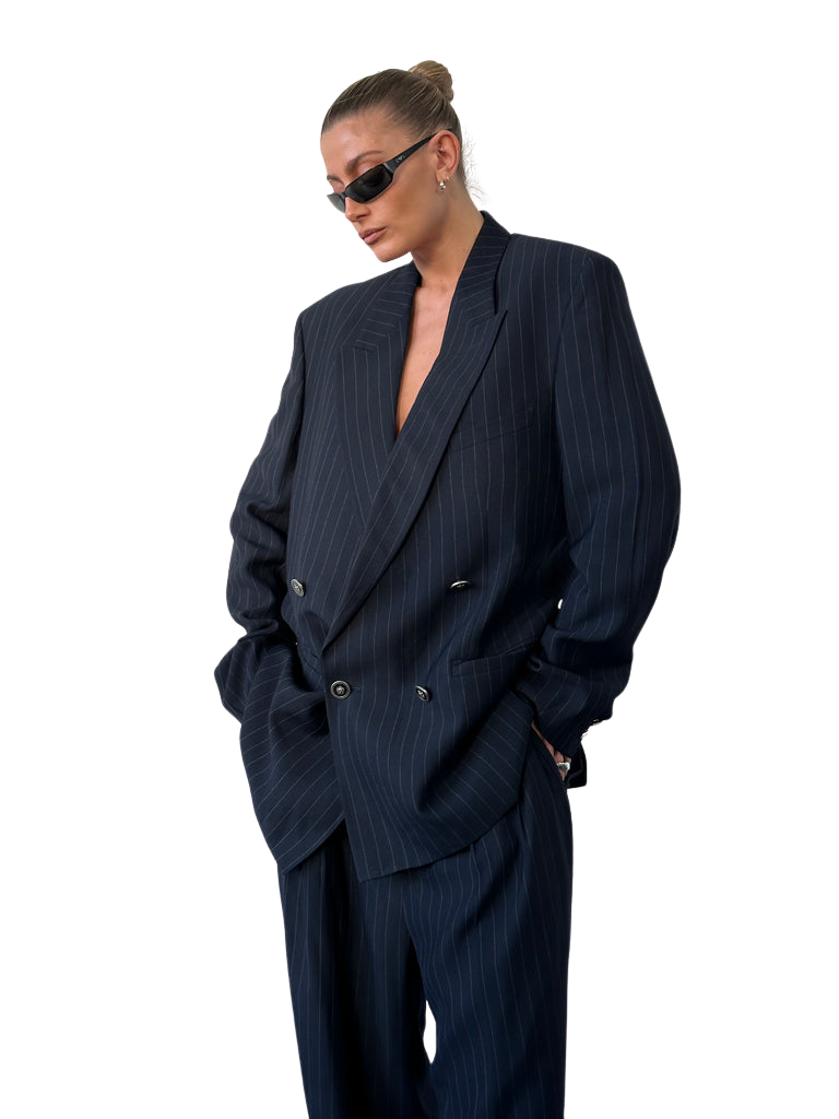 https://storage.googleapis.com/download/storage/v1/b/whering.appspot.com/o/marketplace_product_images%2Fversus-gianni-versace-versace-wool-pinstripe-double-breasted-suit-navy-qN2ztcfw9XDC8T3YaKN7fK.png?generation=1706322922973821&alt=media